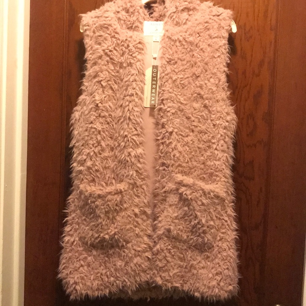 COPY - Pink fluffy vest